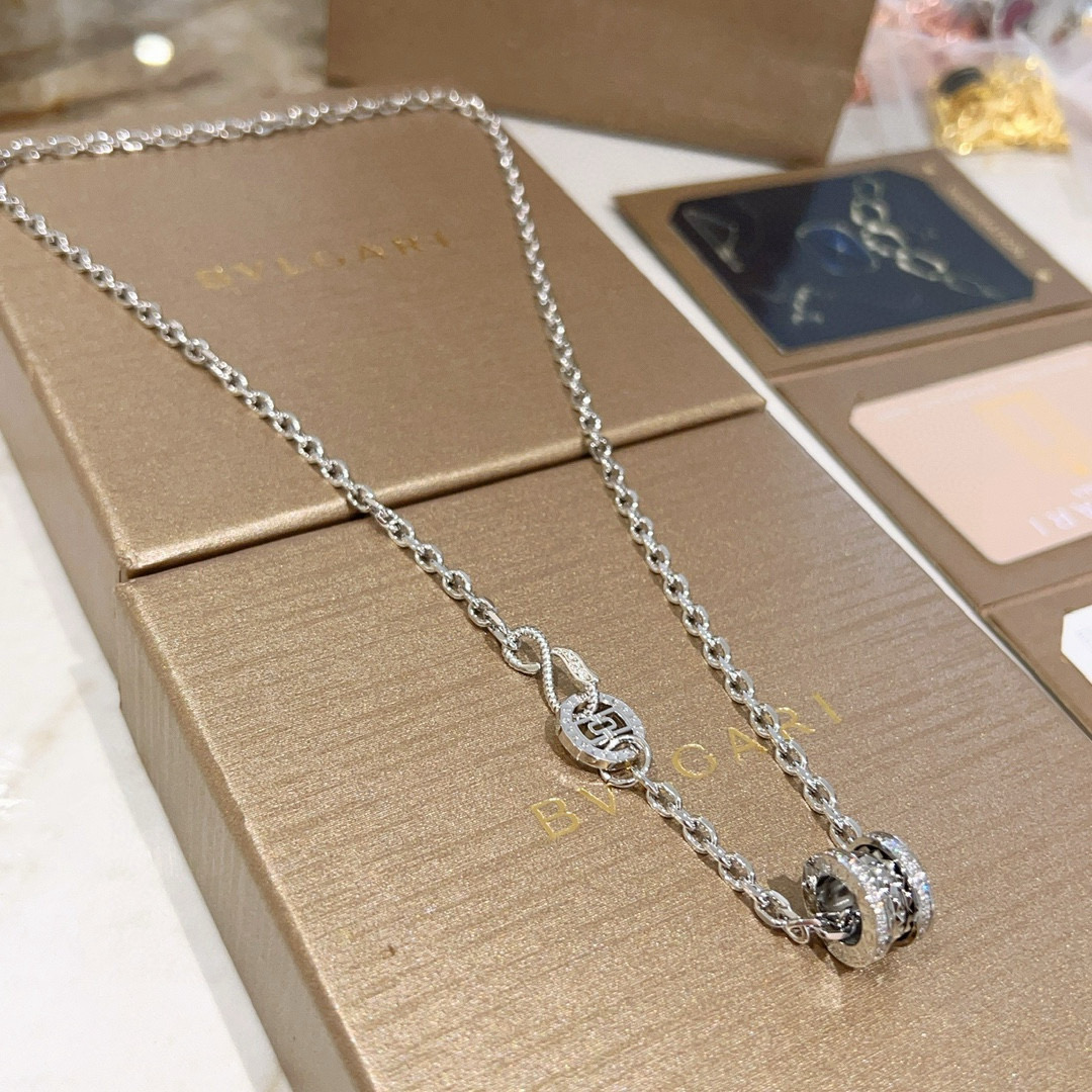  宝格丽项链V金材质 BVLGARI宝格丽 DIVAS‘ DREAM 系列 品相完美，细节无敌，那种独特