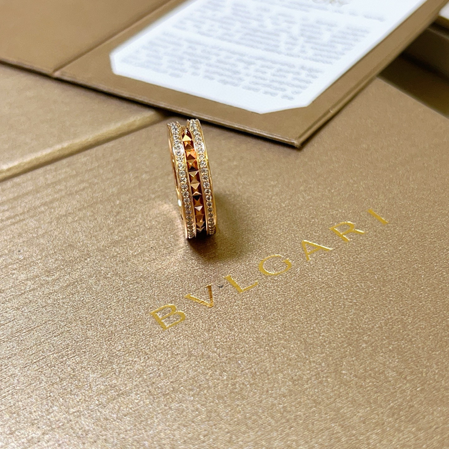 。宝格丽项链V金材质 。BVLGARI宝格丽 DIVAS‘ DREAM 系列 品相完美，细节无敌，那种独