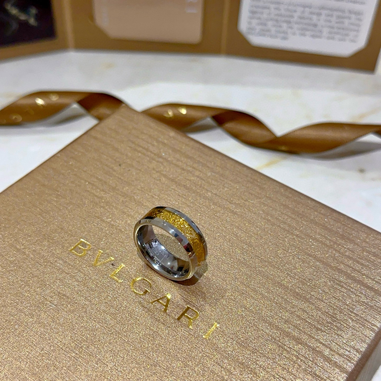 。宝格丽项链V金材质。BVLGARI宝格丽 DIVAS‘ DREAM 系列 品相完美，细节无敌，那种独特