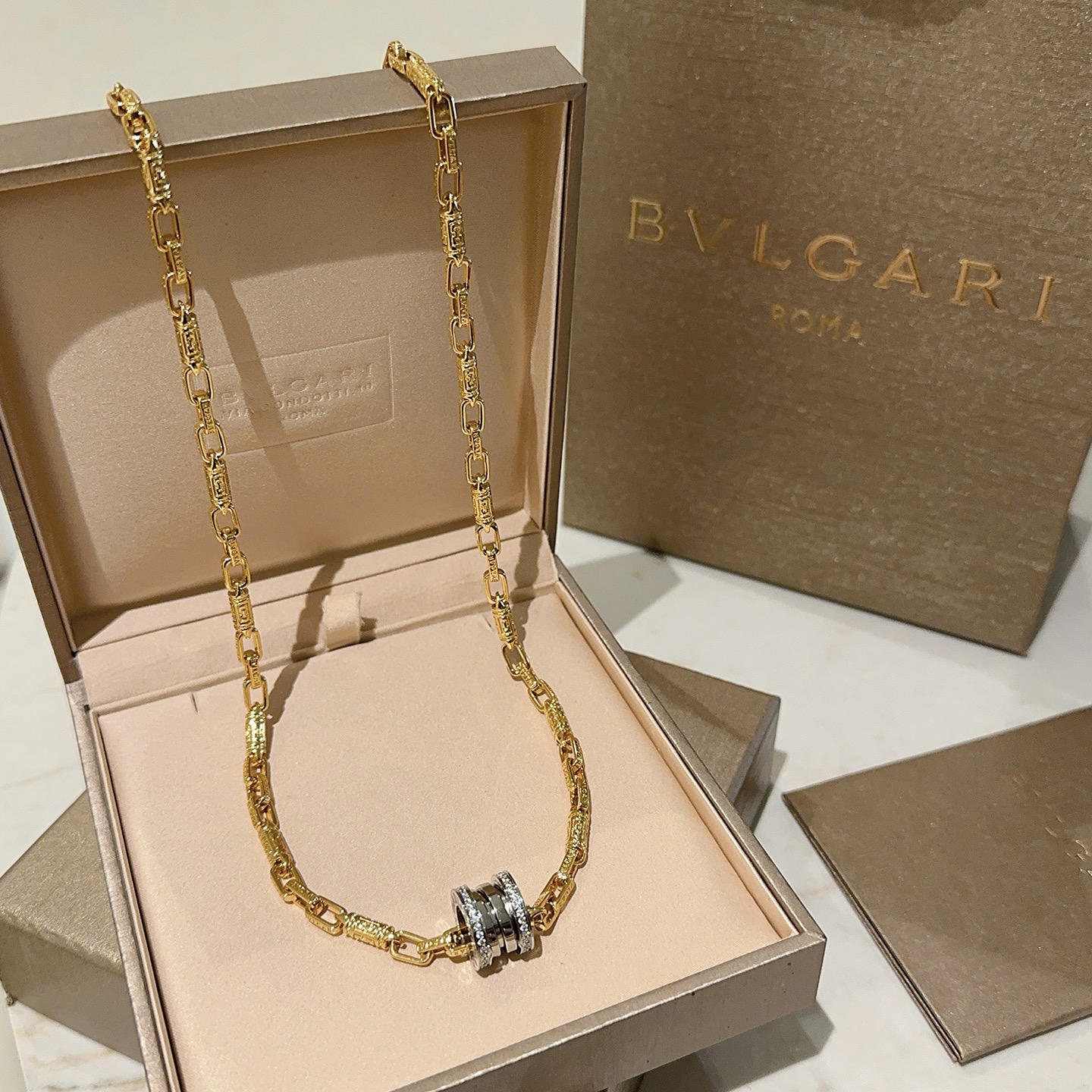  宝格丽项链V金材质 。BVLGARI宝格丽 DIVAS‘ DREAM 系列 品相完美，细节无敌，那种独