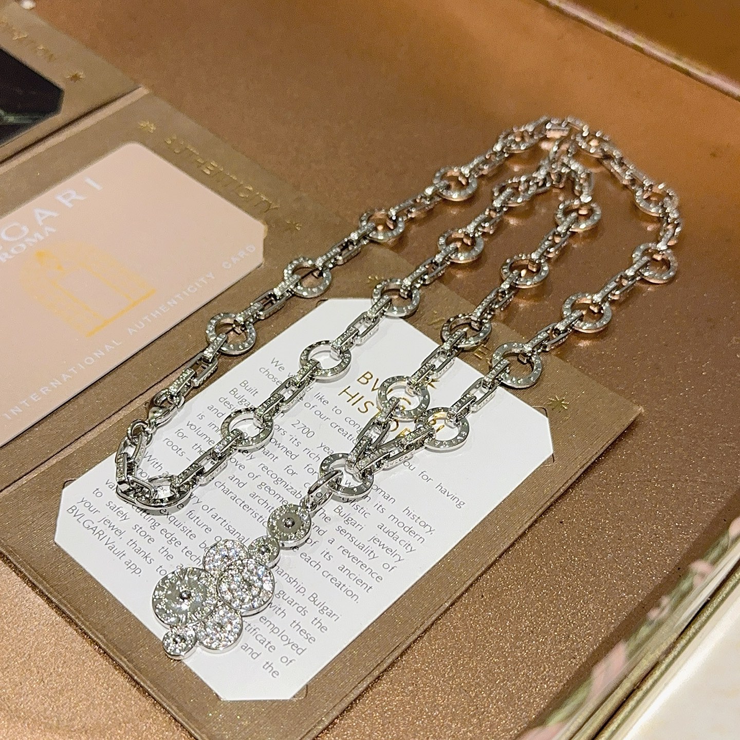  宝格丽项链V金材质 。BVLGARI宝格丽 DIVAS‘ DREAM 系列 品相完美，细节无敌，那种独