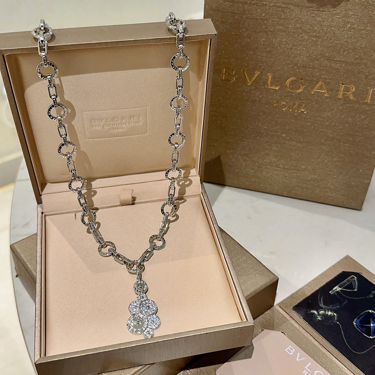  宝格丽项链V金材质 。BVLGARI宝格丽 DIVAS‘ DREAM 系列 品相完美，细节无敌，那种独