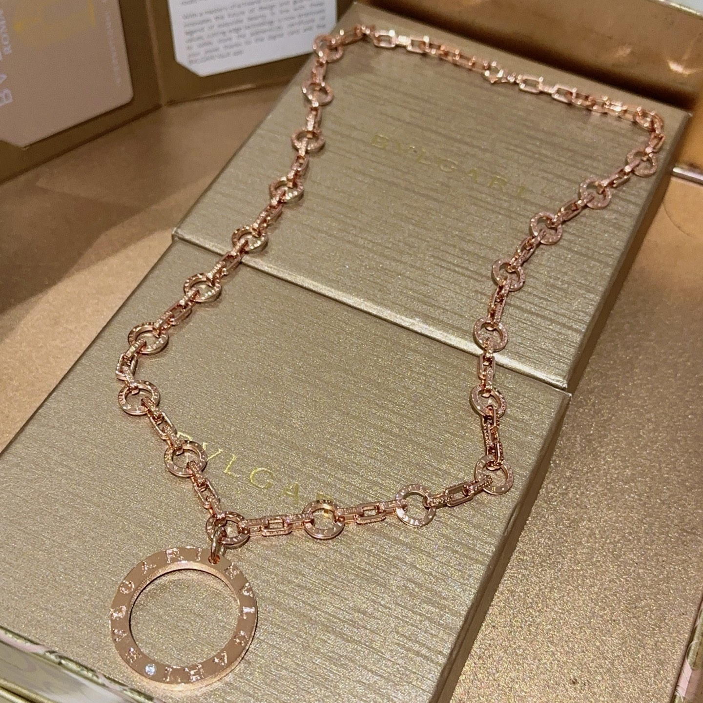  宝格丽项链V金材质 。BVLGARI宝格丽 DIVAS‘ DREAM 系列 品相完美，细节无敌，那种独