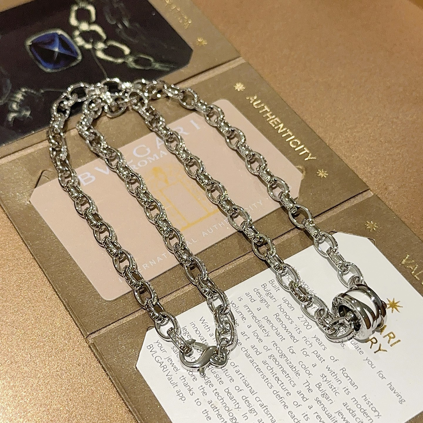  宝格丽项链V金材质 。BVLGARI宝格丽 DIVAS‘ DREAM 系列 品相完美，细节无敌，那种独