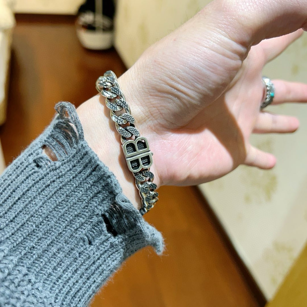 。 原单货🔹🔹新品 巴黎世家 Balenciaga手链🔹专柜一致巴黎世家手链 男士火爆款出货 设计独特 