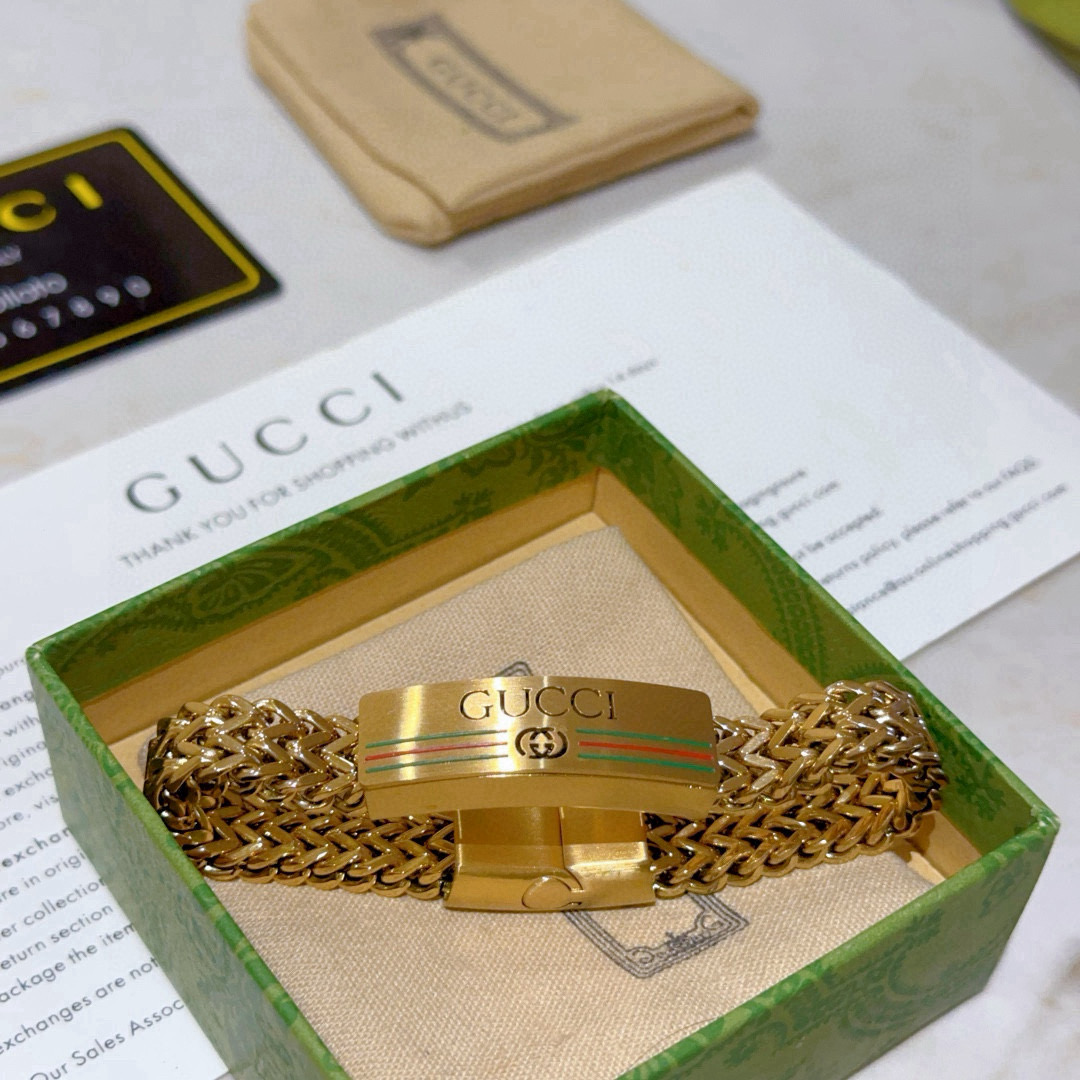 。 最新出炉🌼 Gucci古驰手链最新款的经典款 精致无论款式 质感 都是绝对的顶尖feel 只要看一眼