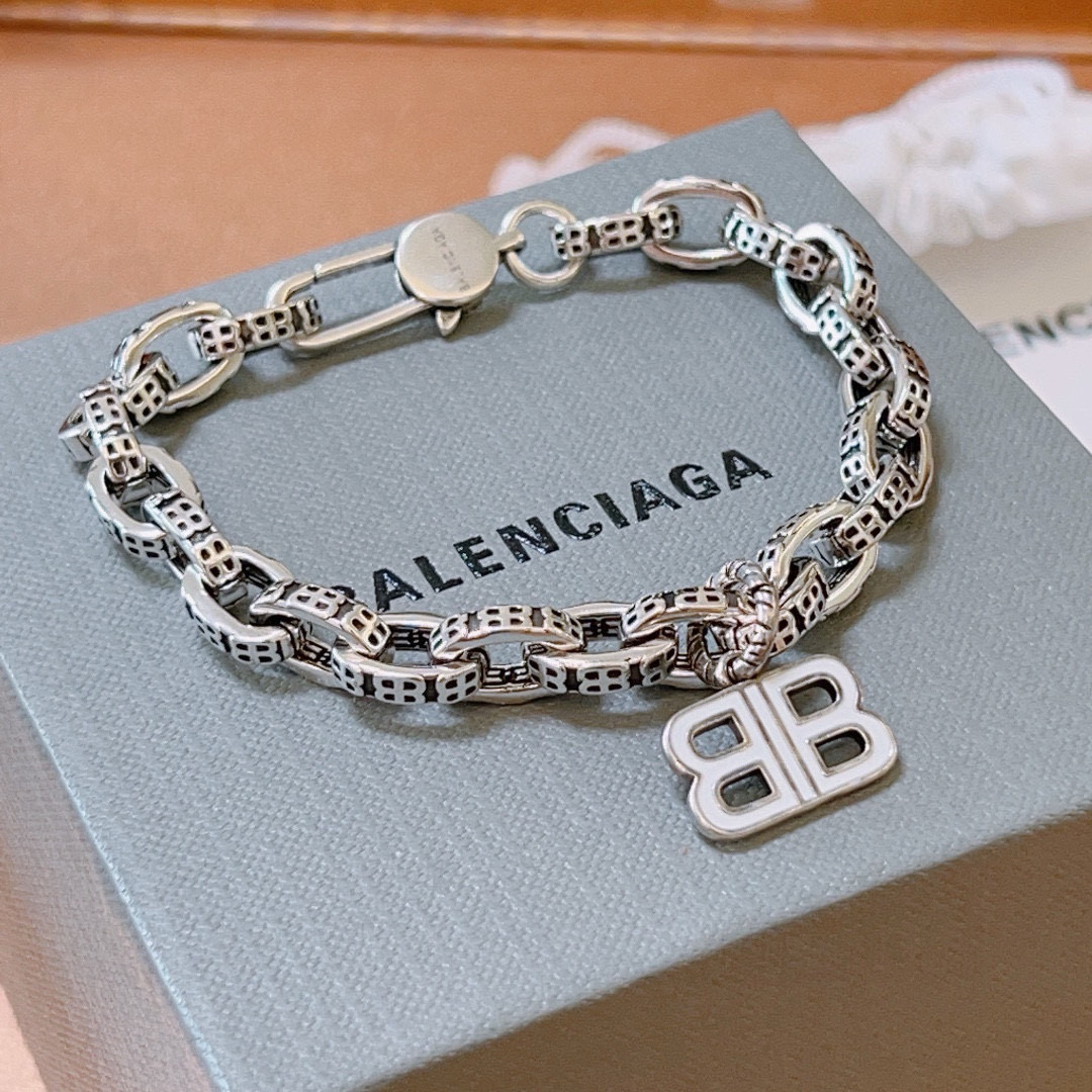 。 原单货🔹🔹新品 巴黎世家 Balenciaga手链🔹专柜一致巴黎世家手链 男士火爆款出货 设计独特 