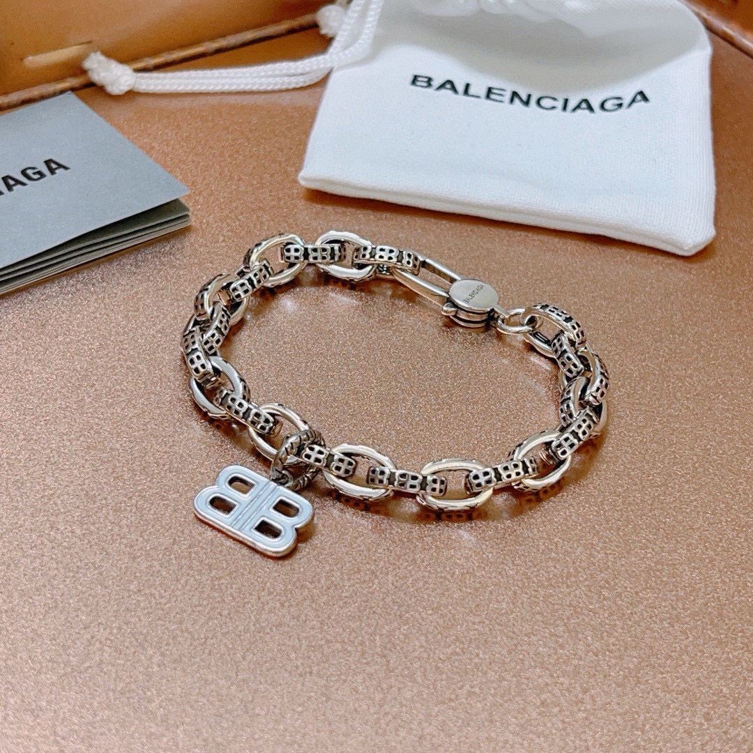 。 原单货🔹🔹新品 巴黎世家 Balenciaga手链🔹专柜一致巴黎世家手链 男士火爆款出货 设计独特 
