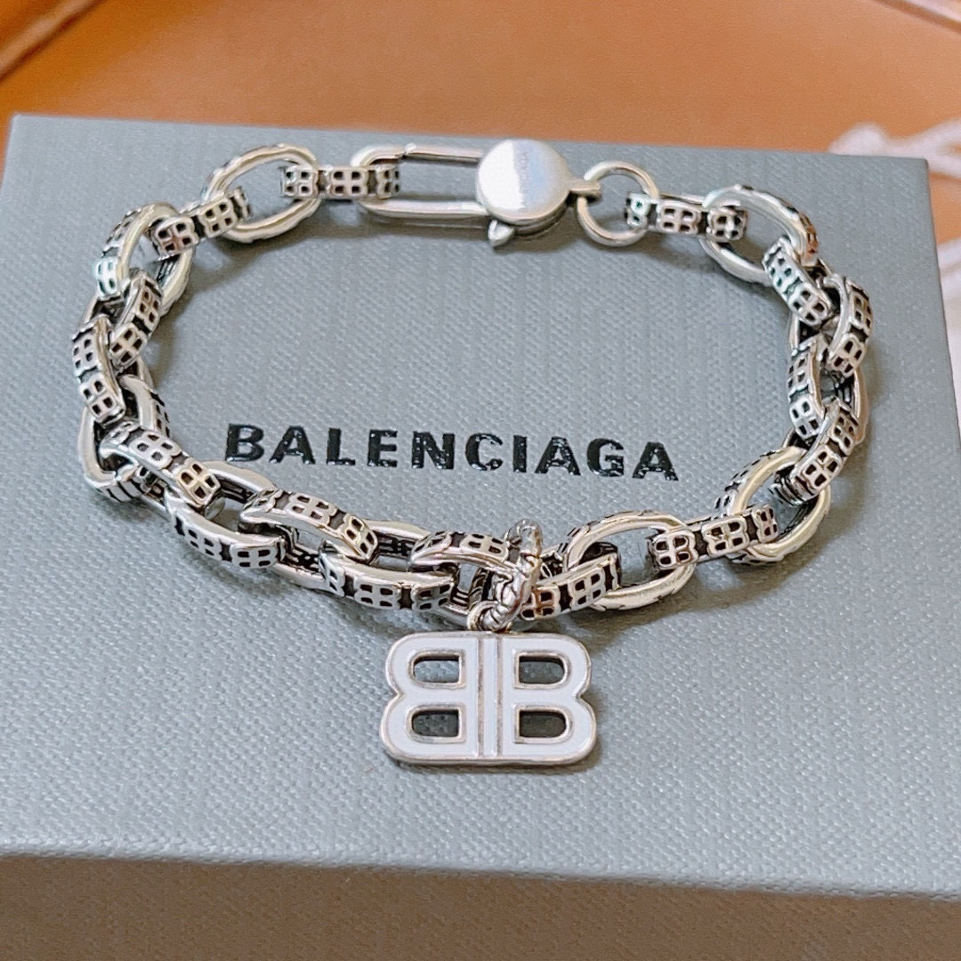 。 原单货🔹🔹新品 巴黎世家 Balenciaga手链🔹专柜一致巴黎世家手链 男士火爆款出货 设计独特 