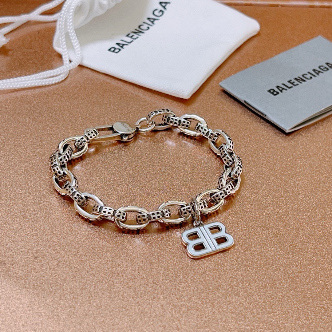 。 原单货🔹🔹新品 巴黎世家 Balenciaga手链🔹专柜一致巴黎世家手链 男士火爆款出货 设计独特 