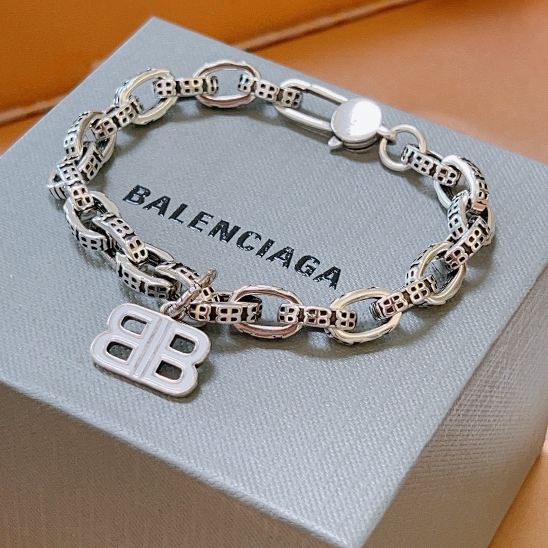。 原单货🔹🔹新品 巴黎世家 Balenciaga手链🔹专柜一致巴黎世家手链 男士火爆款出货 设计独特 