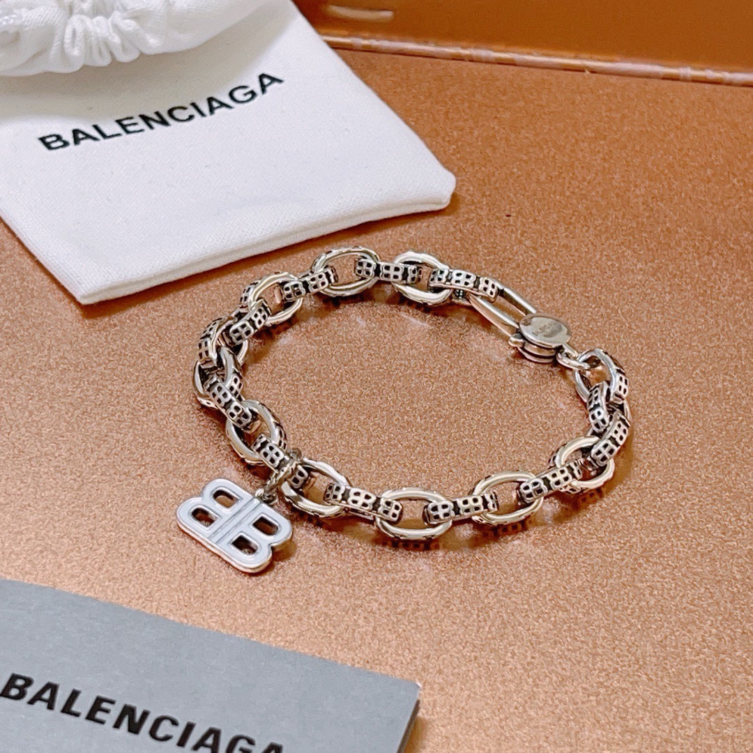 。 原单货🔹🔹新品 巴黎世家 Balenciaga手链🔹专柜一致巴黎世家手链 男士火爆款出货 设计独特 