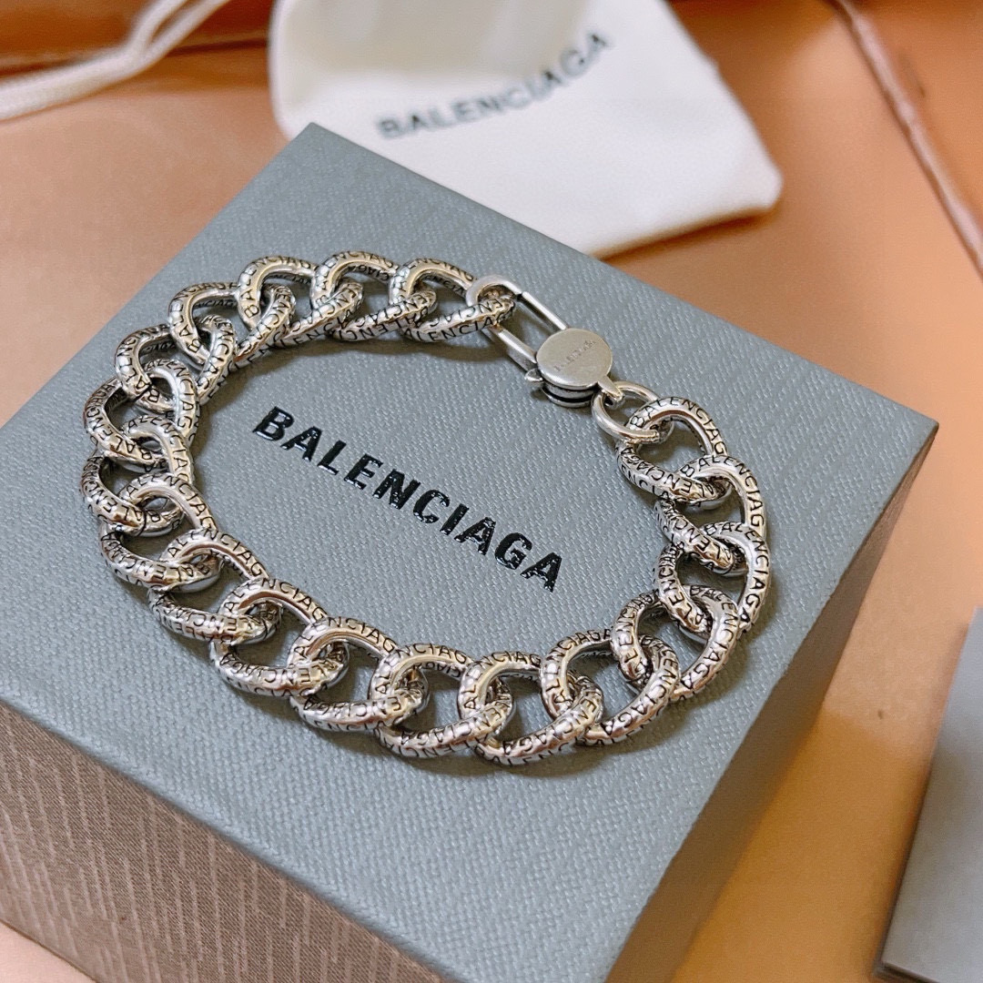 。 原单货🔹🔹新品 巴黎世家 Balenciaga手链🔹专柜一致巴黎世家手链 男士火爆款出货 设计独特 