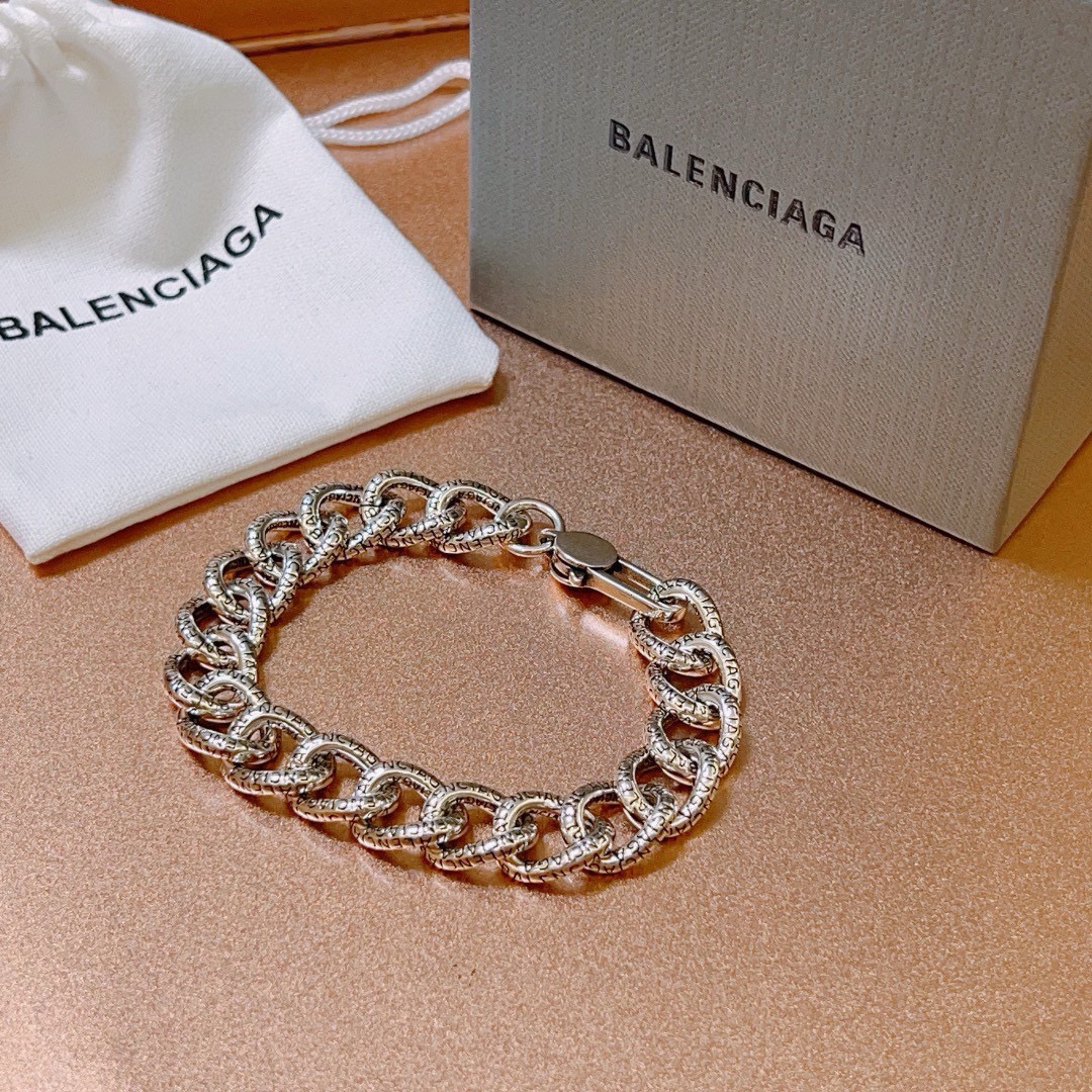 。 原单货🔹🔹新品 巴黎世家 Balenciaga手链🔹专柜一致巴黎世家手链 男士火爆款出货 设计独特 