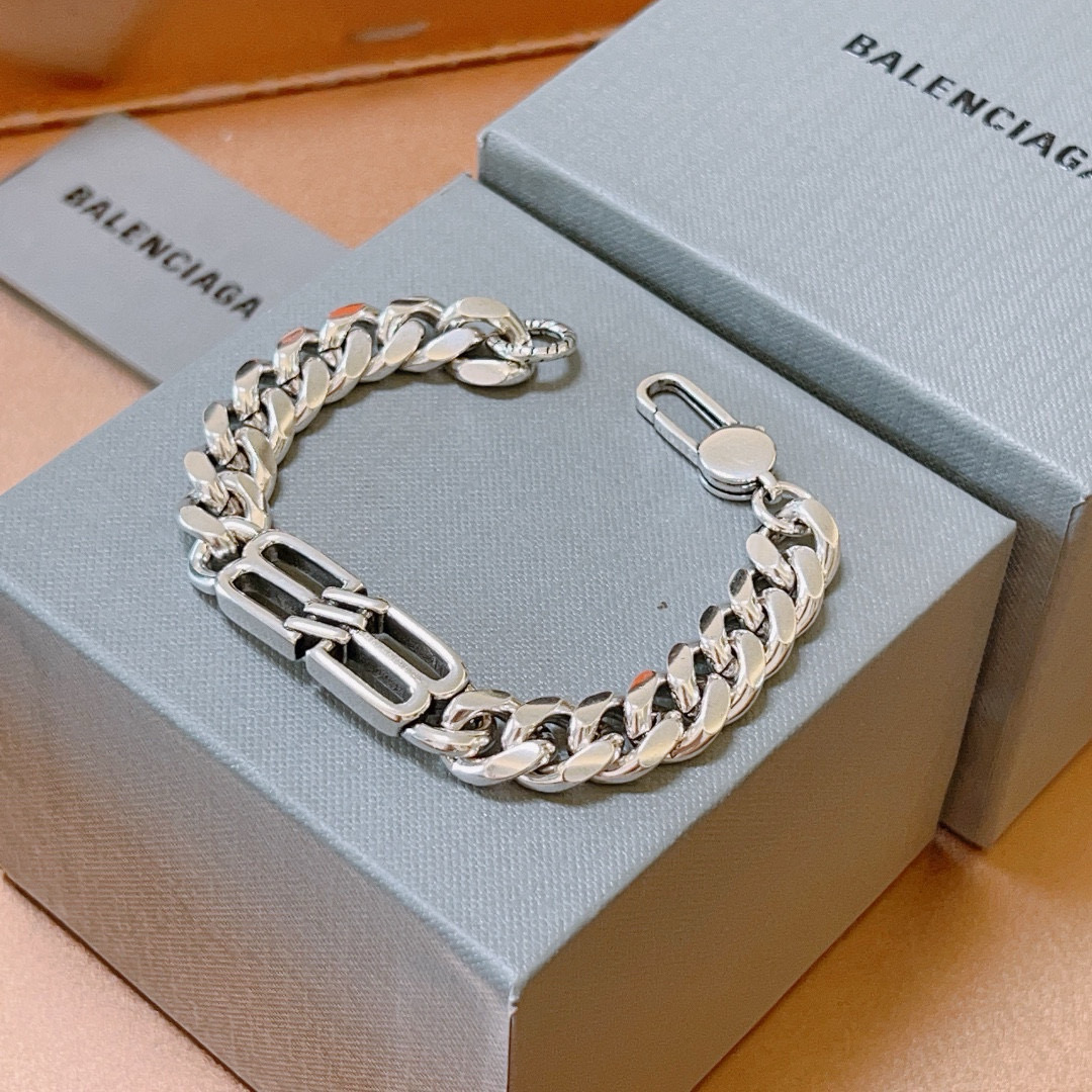 。 原单货🔹🔹新品 巴黎世家 Balenciaga手链🔹专柜一致巴黎世家手链 男士火爆款出货 设计独特 