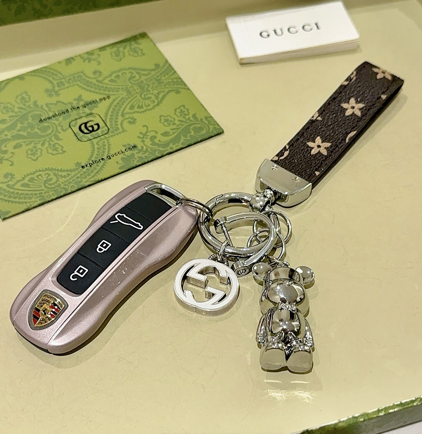    新品发布 👒𝐆𝐮𝐜𝐜𝐢古驰钥匙扣 古驰包包扣 最新款包包挂饰档次更高明星同款Anger Fores