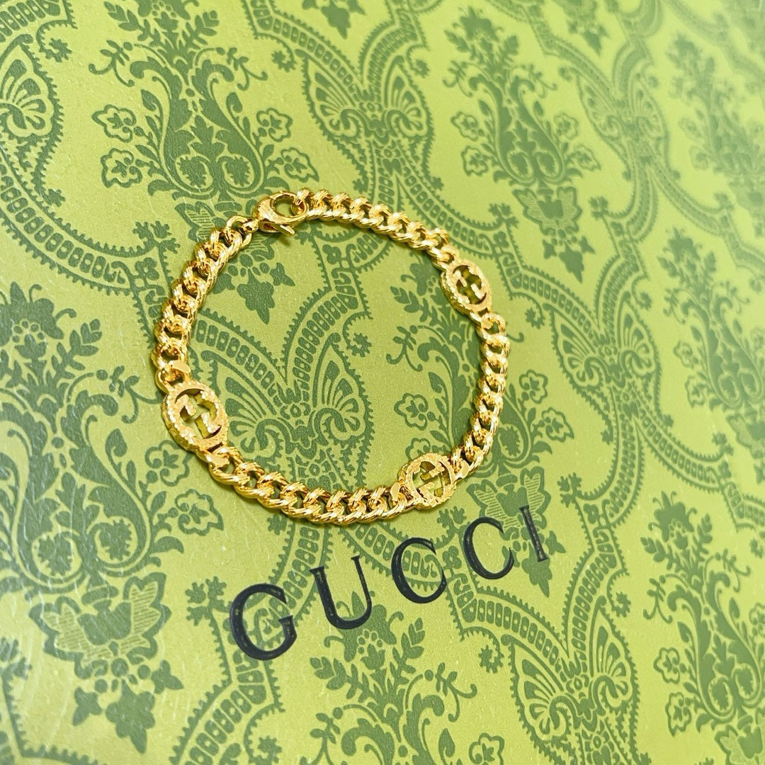 。 古驰推荐款2025最新古驰手链出炉🌼 Gucci古驰手链最新款的经典款 精致无论款式 质感 都是绝对