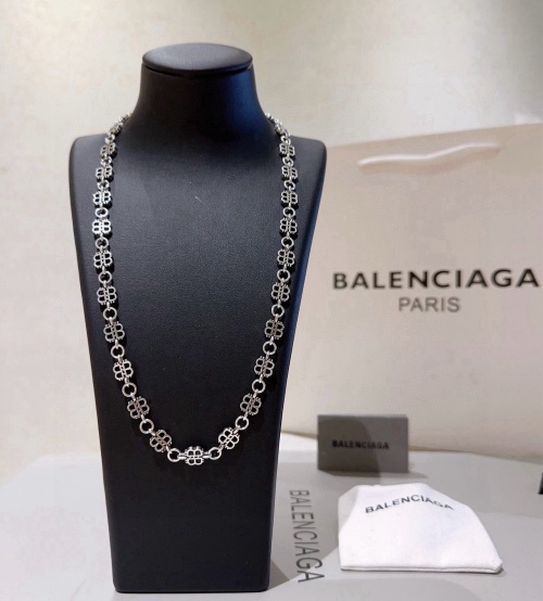 Elegante collar Balenciaga con diseño de logo, accesorio de moda para mujer 1 Elegante collar Balenciaga con diseño de logo, accesorio de moda para mujer