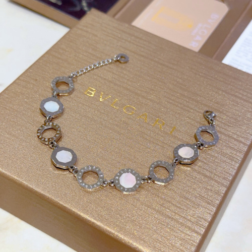 Elegante Pulsera Bulgari Divas' Dream en Oro V para Hombre y Mujer 15 Elegante Pulsera Bulgari Divas’ Dream en Oro V para Hombre y Mujer