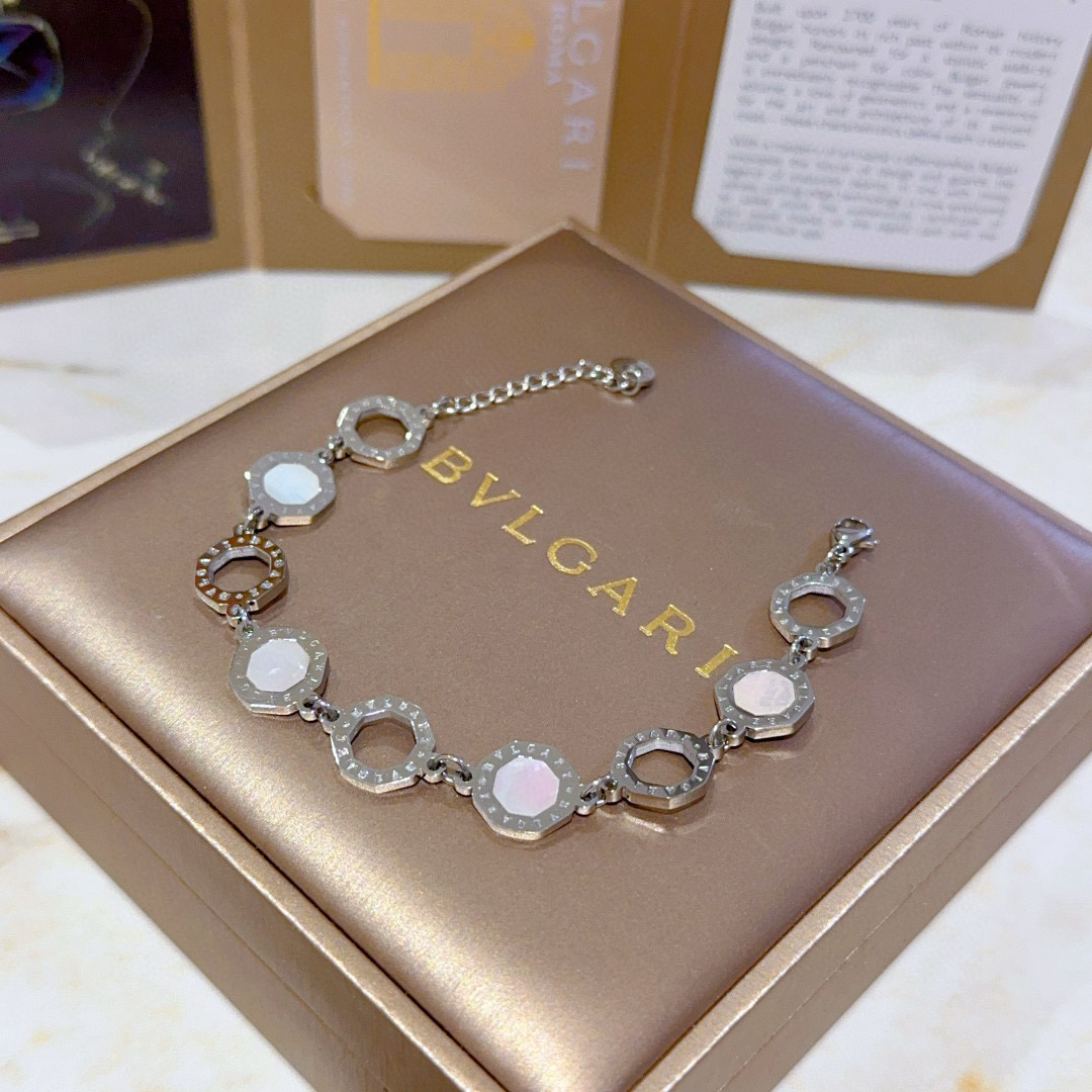 Elegante Pulsera Bulgari Divas' Dream en Oro V para Hombre y Mujer 5 i1753068339333 9691 0 3