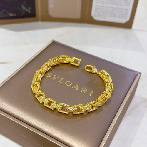 Bvlgari Divas' Dream V Gold Bracelet, Elegant Design, Perfect Gift 1 Bvlgari Divas’ Dream V Gold Bracelet, Elegant Design, Perfect Gift