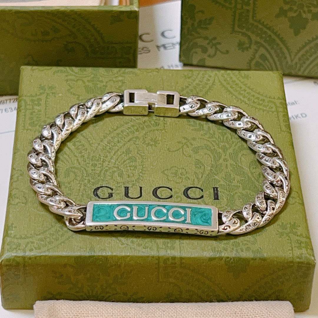 。 古驰新品手链出炉🌼 Gucci古驰手链最新款的经典款 精致无论款式 质感 都是绝对的顶尖feel 只