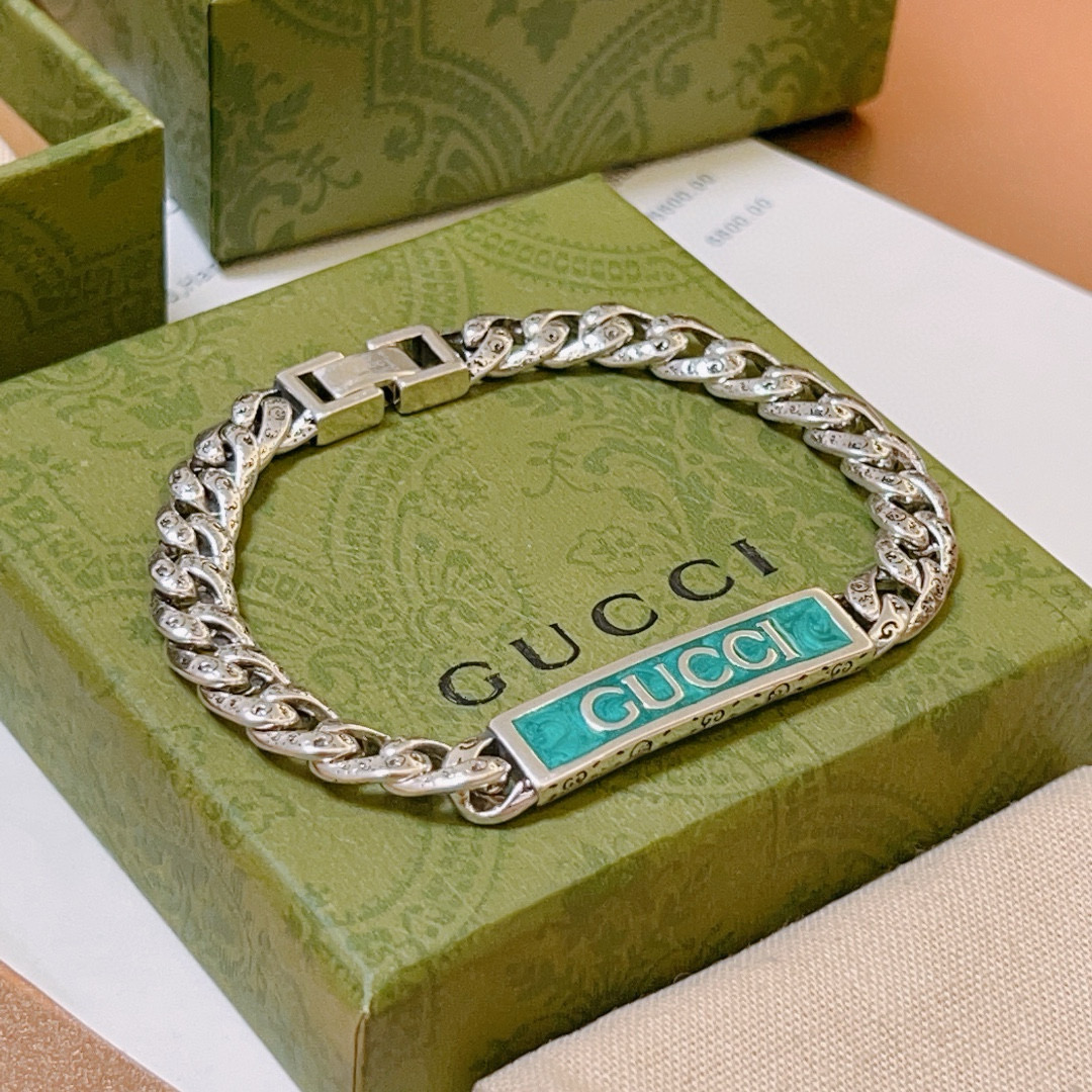 。 古驰新品手链出炉🌼 Gucci古驰手链最新款的经典款 精致无论款式 质感 都是绝对的顶尖feel 只