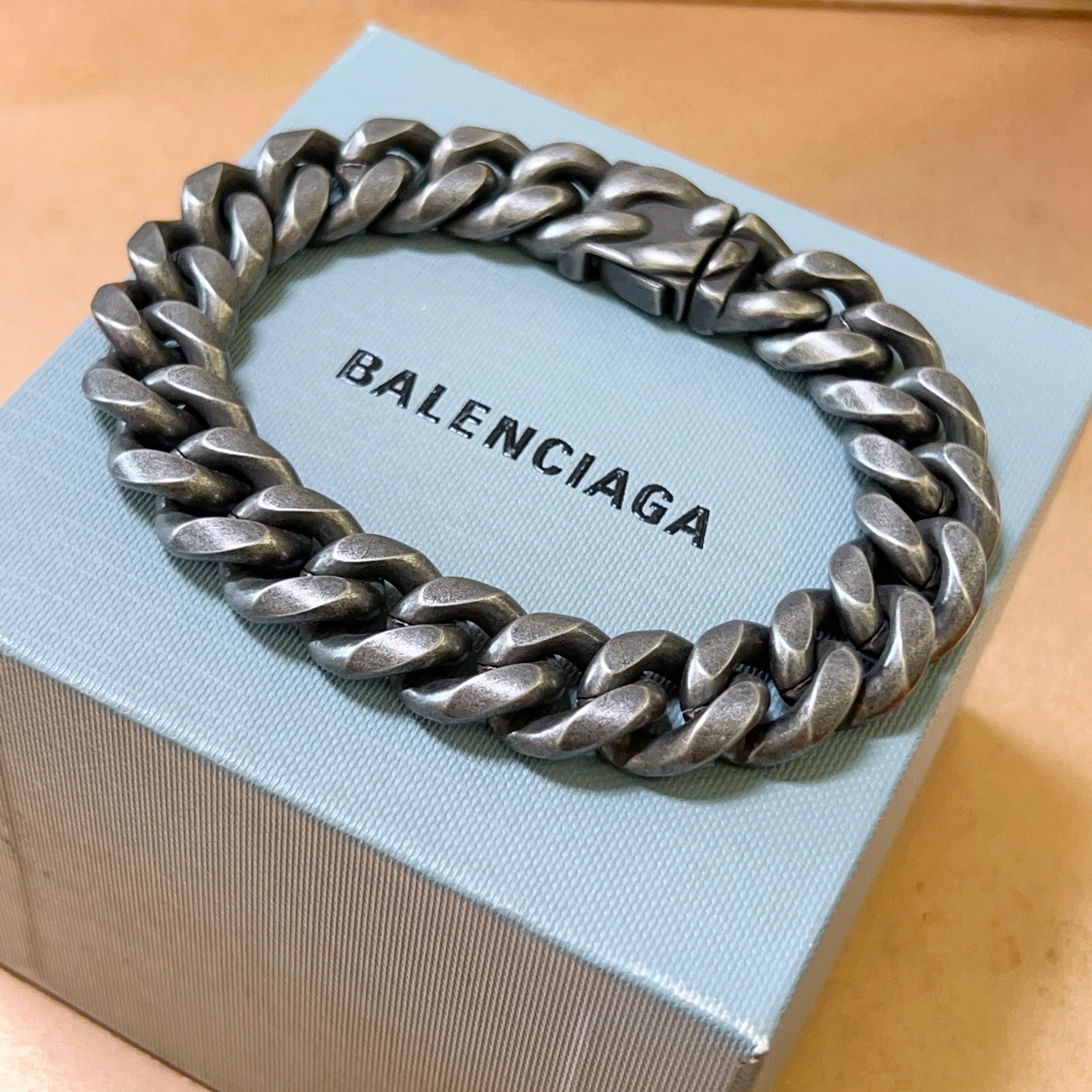 。 原单货🔹🔹新品 巴黎世家手链Balenciaga手链🔹专柜一致巴黎世家手链 男士火爆款出货 设计独特