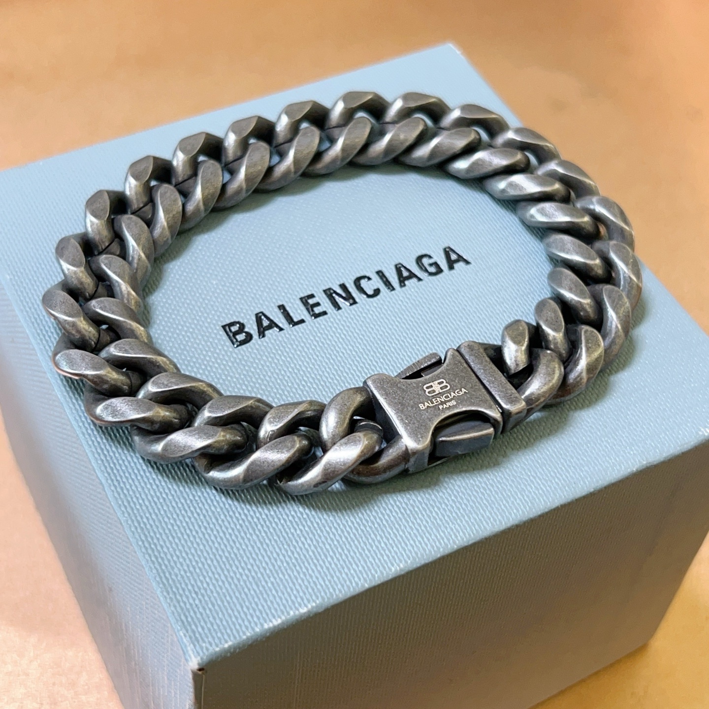 。 原单货🔹🔹新品 巴黎世家手链Balenciaga手链🔹专柜一致巴黎世家手链 男士火爆款出货 设计独特