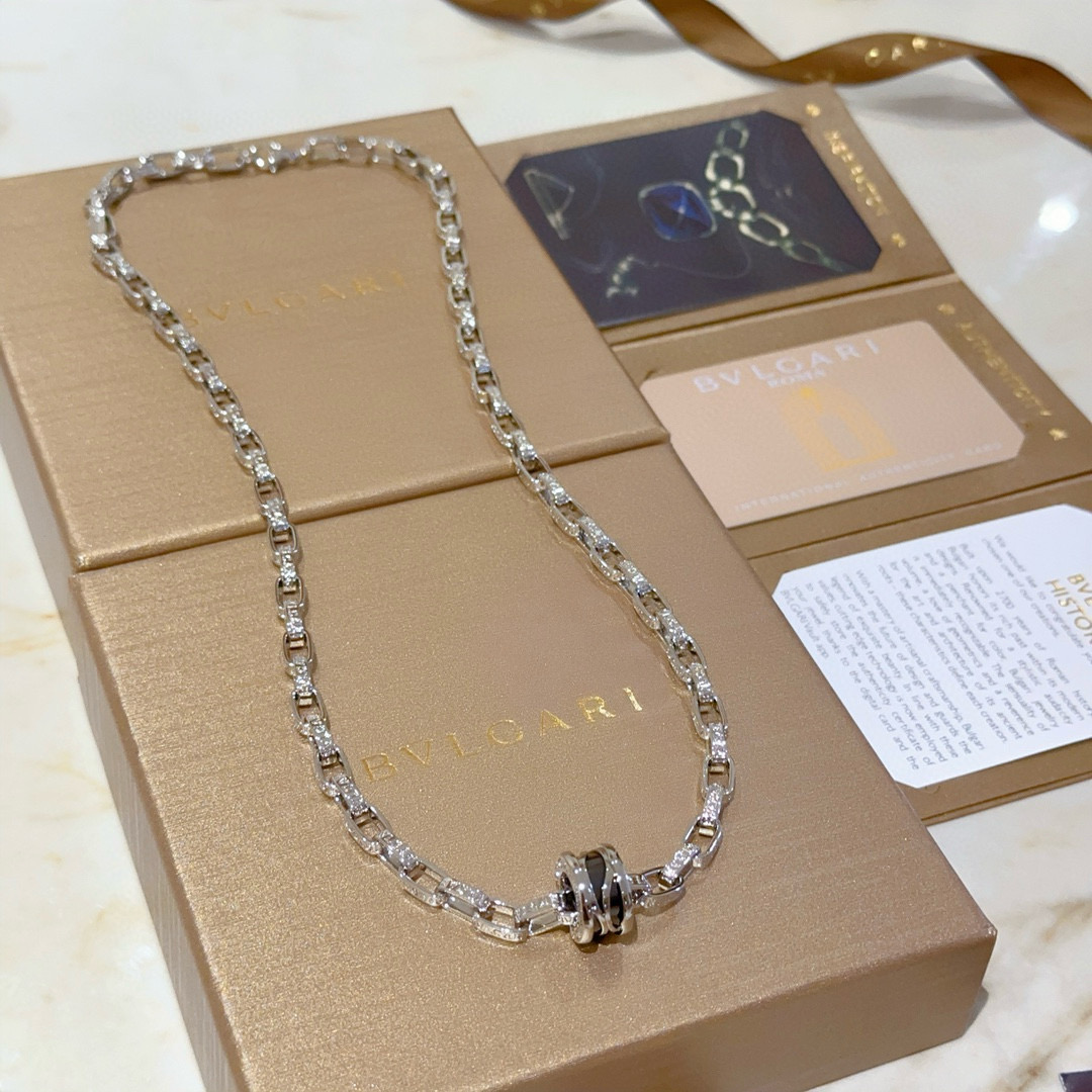 。宝格丽项链V金材质 BVLGARI宝格丽 DIVAS‘ DREAM 系列 品相完美，细节无敌，那种独特