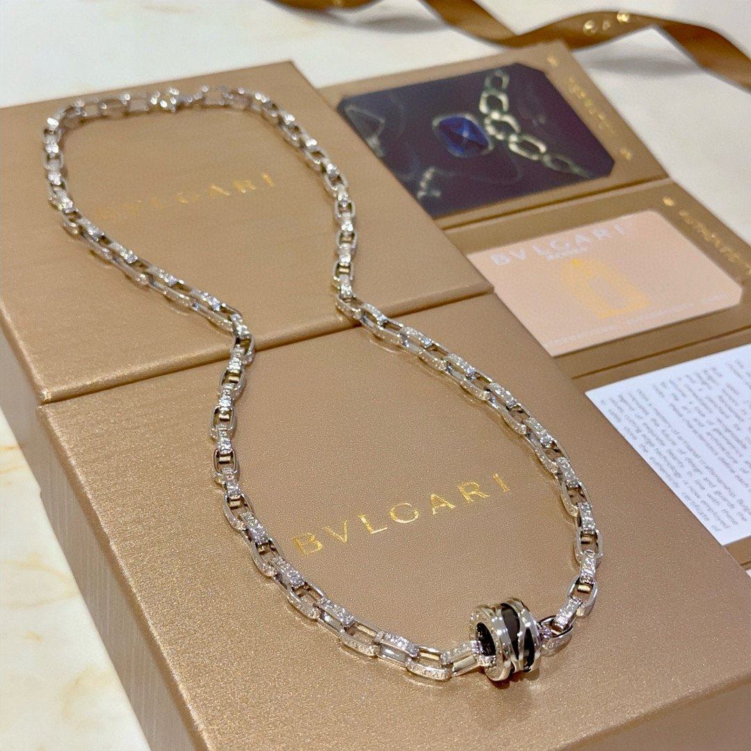 。宝格丽项链V金材质 BVLGARI宝格丽 DIVAS‘ DREAM 系列 品相完美，细节无敌，那种独特