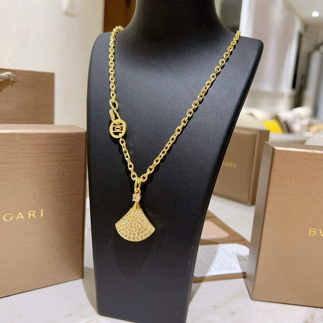 。宝格丽项链V金材质 BVLGARI宝格丽 DIVAS‘ DREAM 系列 品相完美，细节无敌，那种独特
