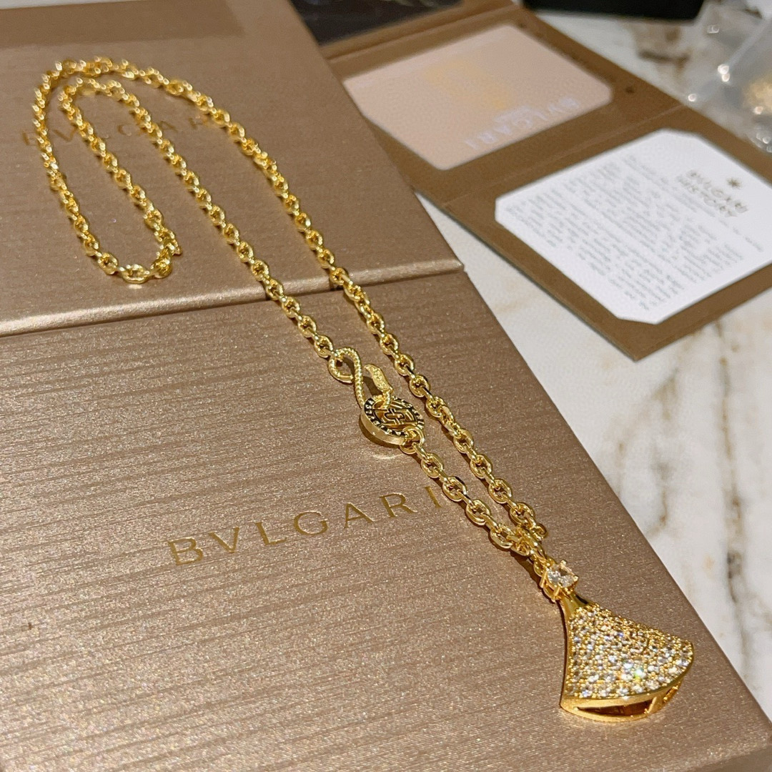 。宝格丽项链V金材质 BVLGARI宝格丽 DIVAS‘ DREAM 系列 品相完美，细节无敌，那种独特
