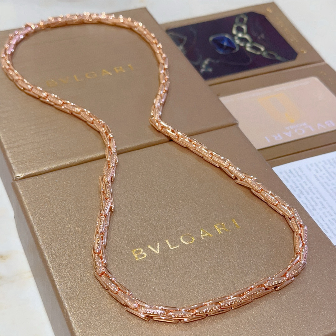 。宝格丽项链V金材质。BVLGARI宝格丽 DIVAS‘ DREAM 系列 品相完美，细节无敌，那种独特