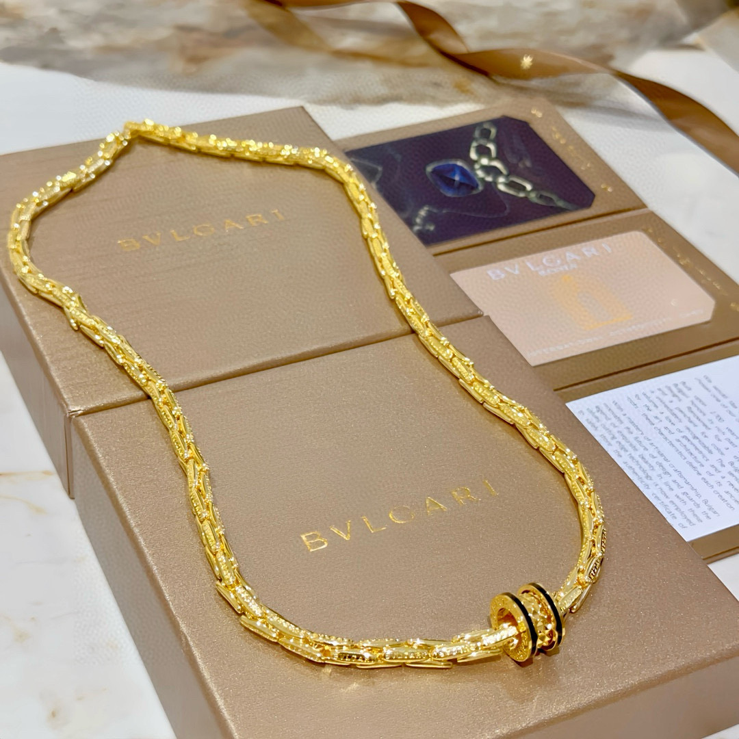 。宝格丽项链V金材质。BVLGARI宝格丽 DIVAS‘ DREAM 系列 品相完美，细节无敌，那种独特