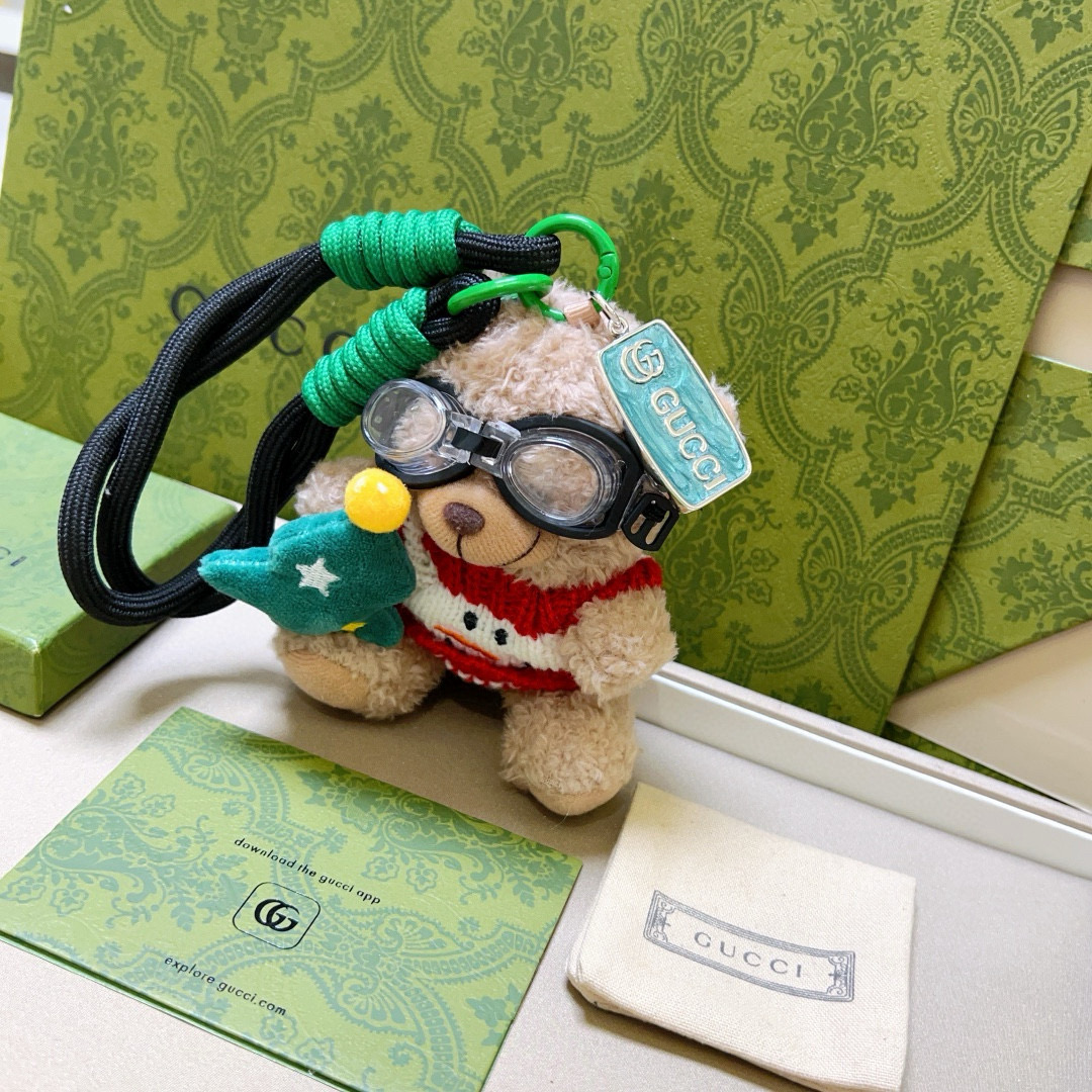    新品发布 👒𝐆𝐮𝐜𝐜𝐢古驰钥匙扣 古驰包包扣 最新款包包挂饰档次更高明星同款Anger Fores