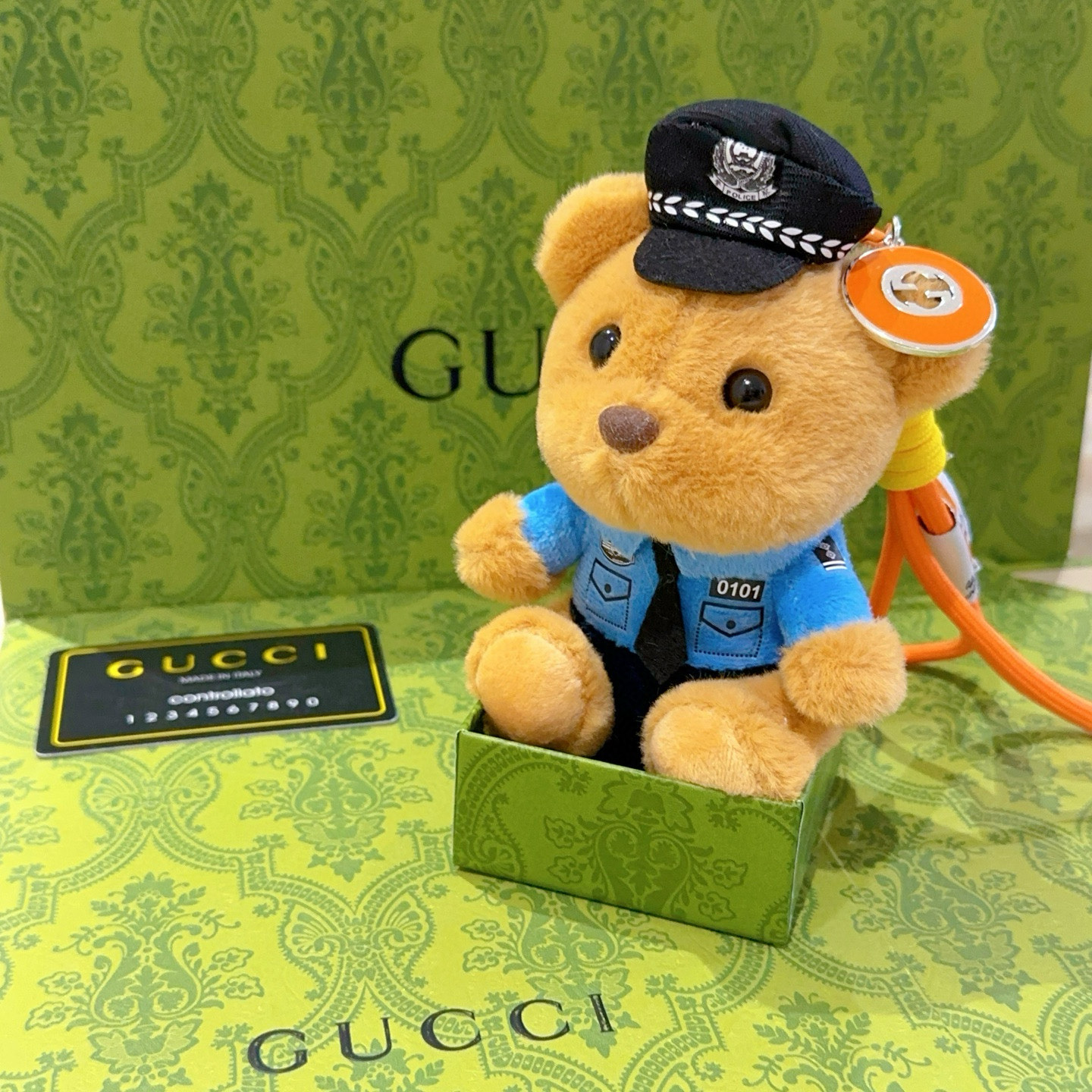    新品发布 👒𝐆𝐮𝐜𝐜𝐢古驰钥匙扣 古驰包包扣 最新款包包挂饰档次更高明星同款Anger Fores