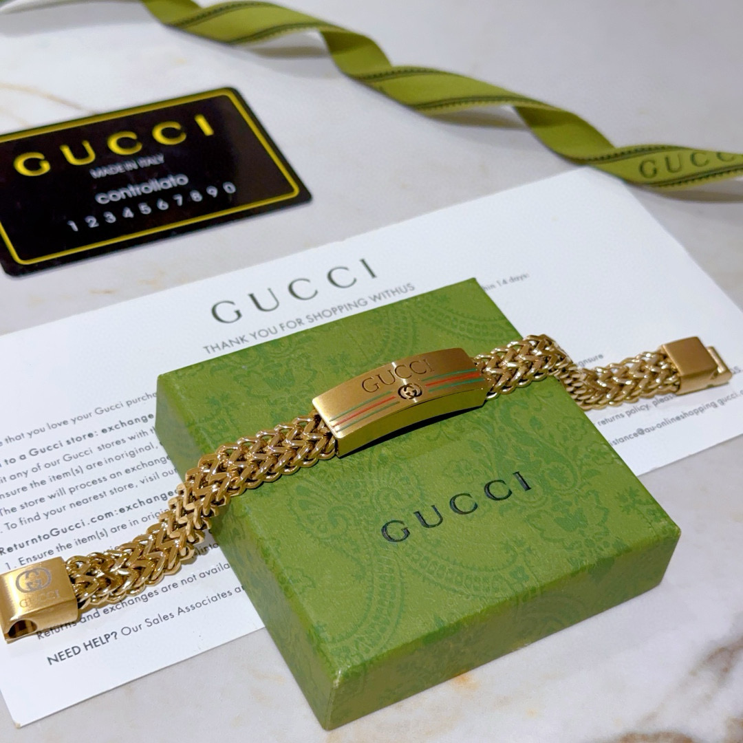 。 最新出炉🌼 Gucci古驰手链最新款的经典款 精致无论款式 质感 都是绝对的顶尖feel 只要看一眼