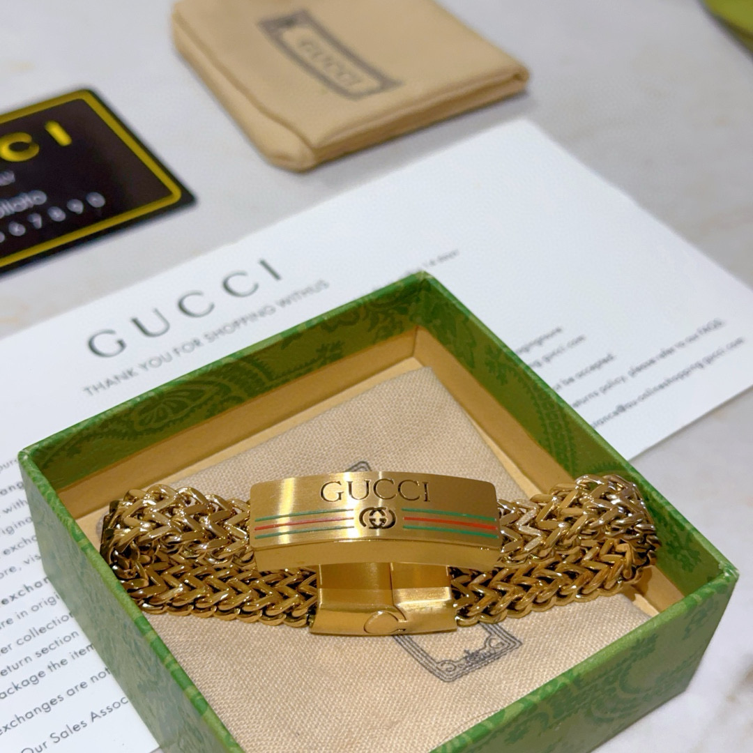 。 最新出炉🌼 Gucci古驰手链最新款的经典款 精致无论款式 质感 都是绝对的顶尖feel 只要看一眼