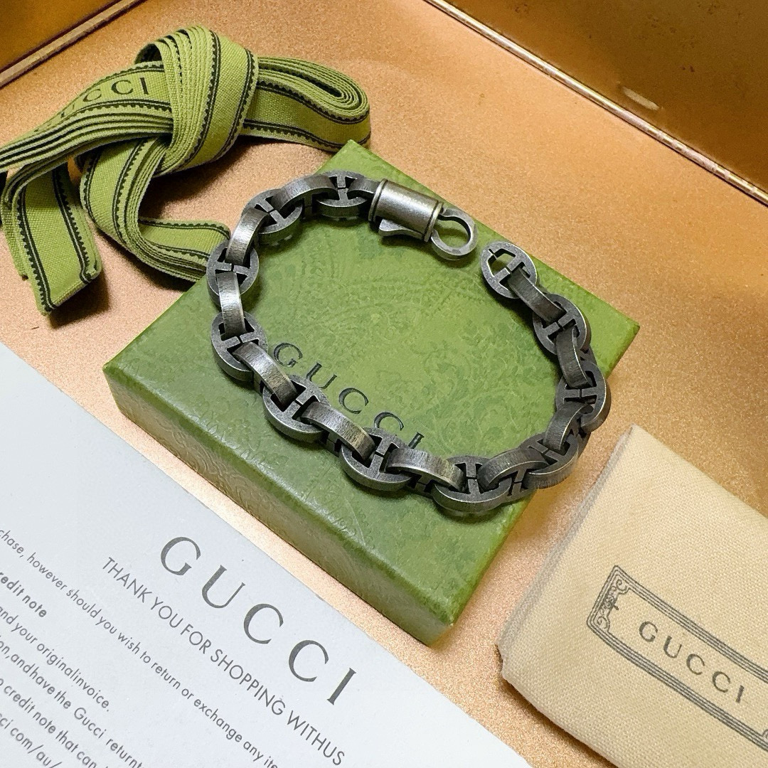  。 古驰推荐款2025最新出炉🌼 Gucci古驰手链最新款的经典款 精致无论款式 质感 都是绝对的顶尖