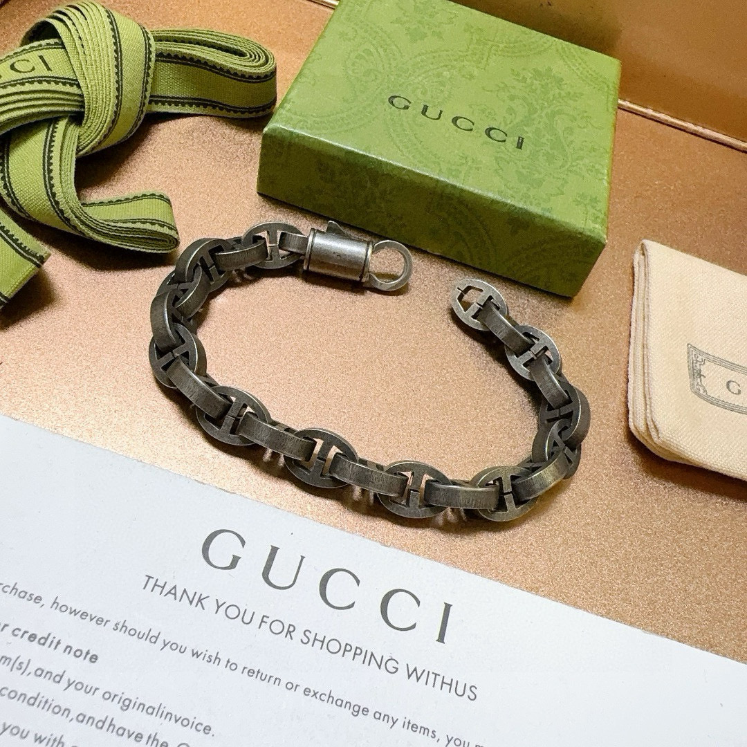  。 古驰推荐款2025最新出炉🌼 Gucci古驰手链最新款的经典款 精致无论款式 质感 都是绝对的顶尖