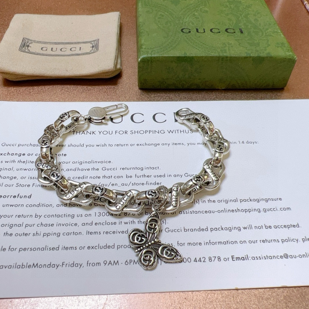 。 最新出炉🌼 Gucci古驰手链最新款的经典款 精致无论款式 质感 都是绝对的顶尖feel 只要看一眼