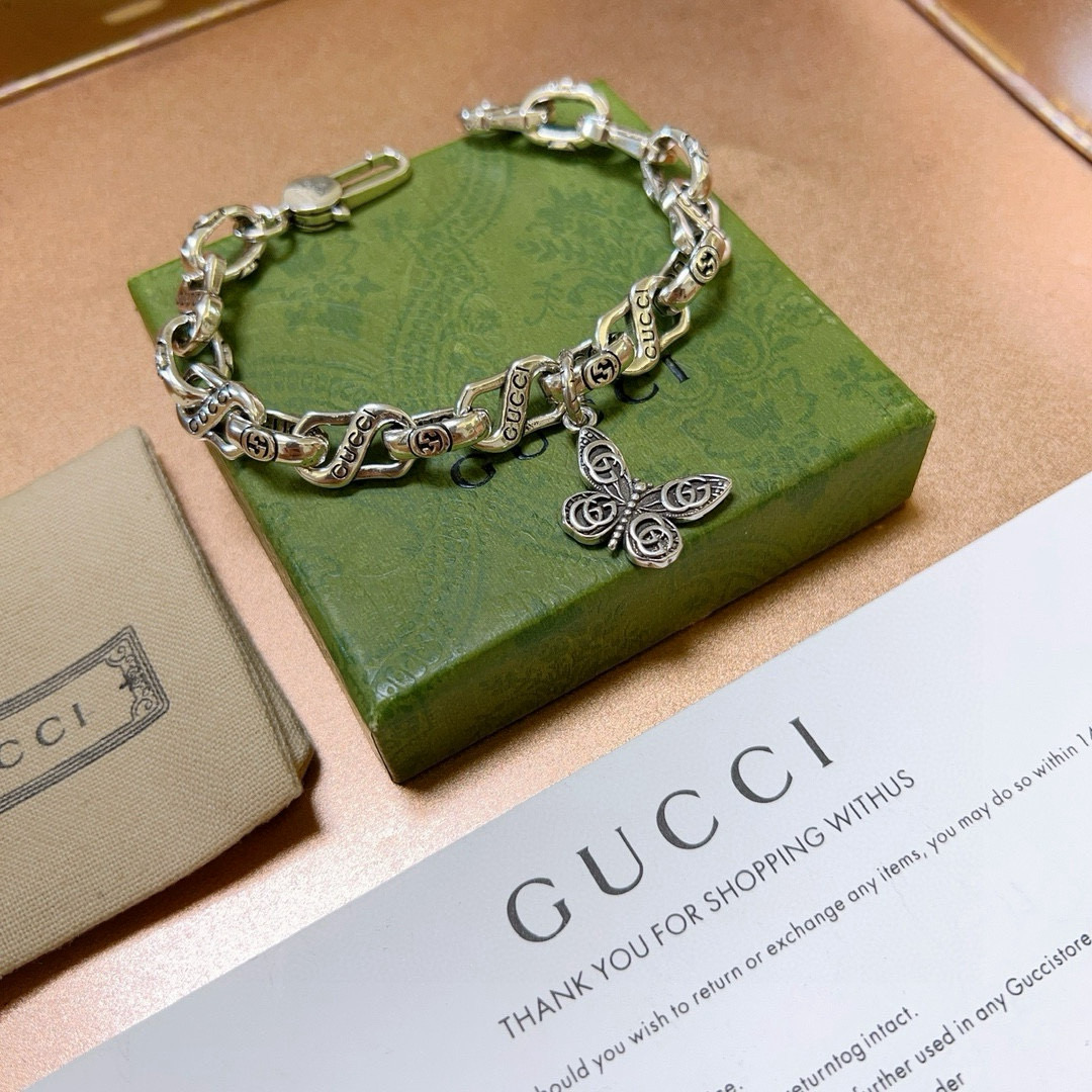 。 最新出炉🌼 Gucci古驰手链最新款的经典款 精致无论款式 质感 都是绝对的顶尖feel 只要看一眼