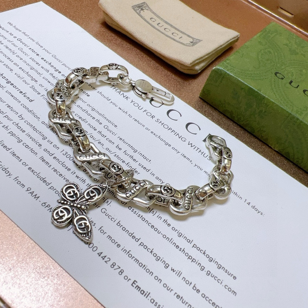 。 最新出炉🌼 Gucci古驰手链最新款的经典款 精致无论款式 质感 都是绝对的顶尖feel 只要看一眼