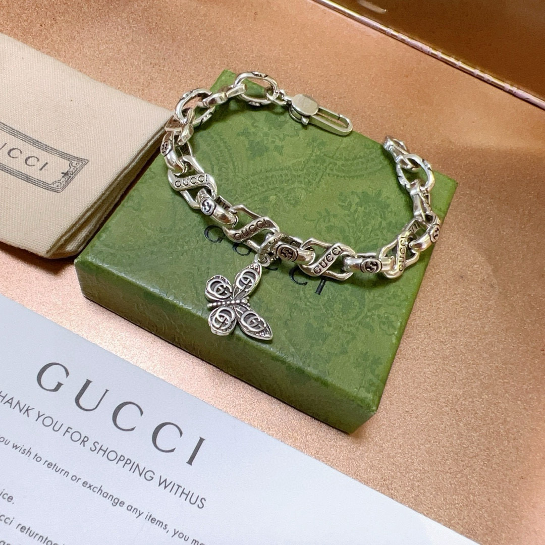 。 最新出炉🌼 Gucci古驰手链最新款的经典款 精致无论款式 质感 都是绝对的顶尖feel 只要看一眼