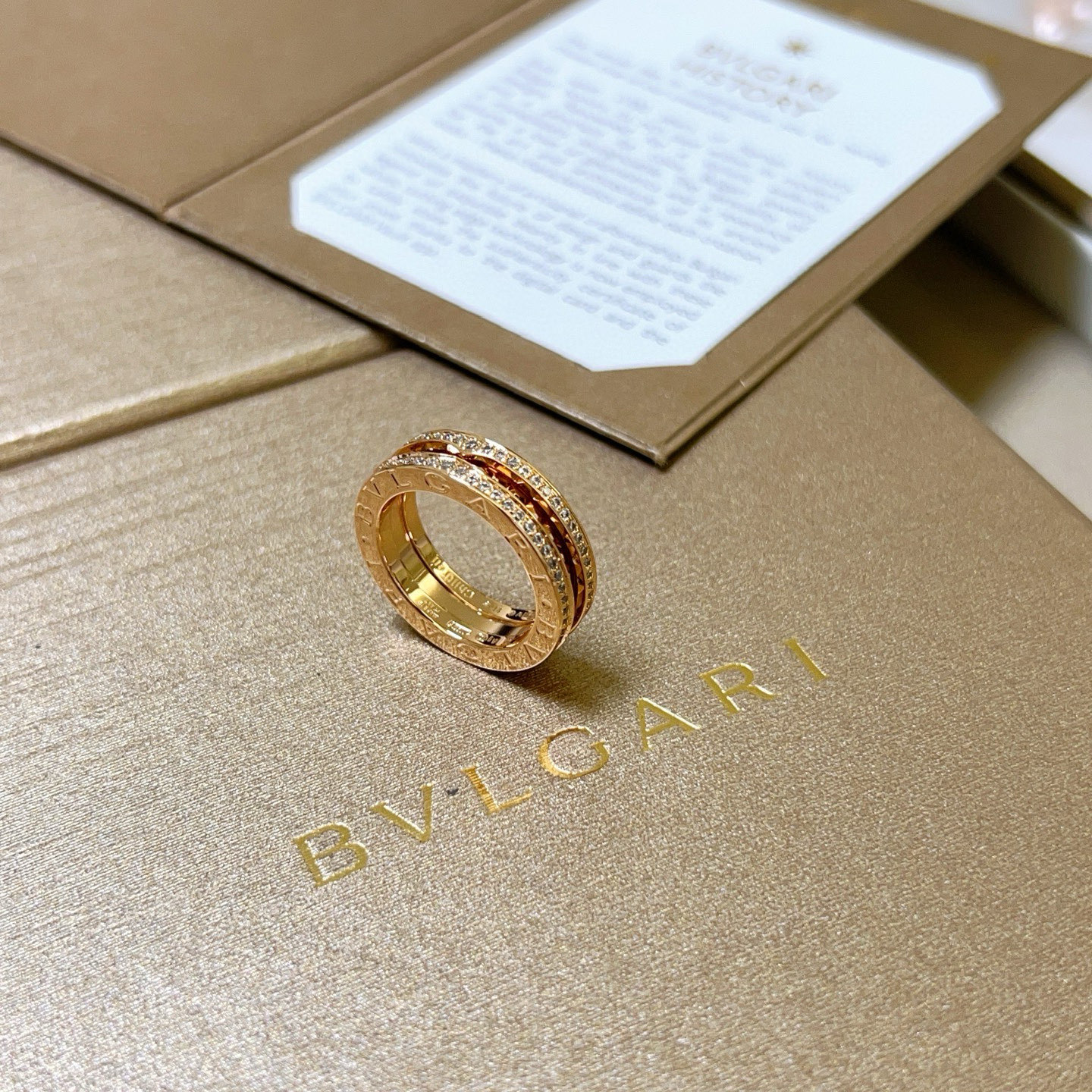 。宝格丽项链V金材质 。BVLGARI宝格丽 DIVAS‘ DREAM 系列 品相完美，细节无敌，那种独