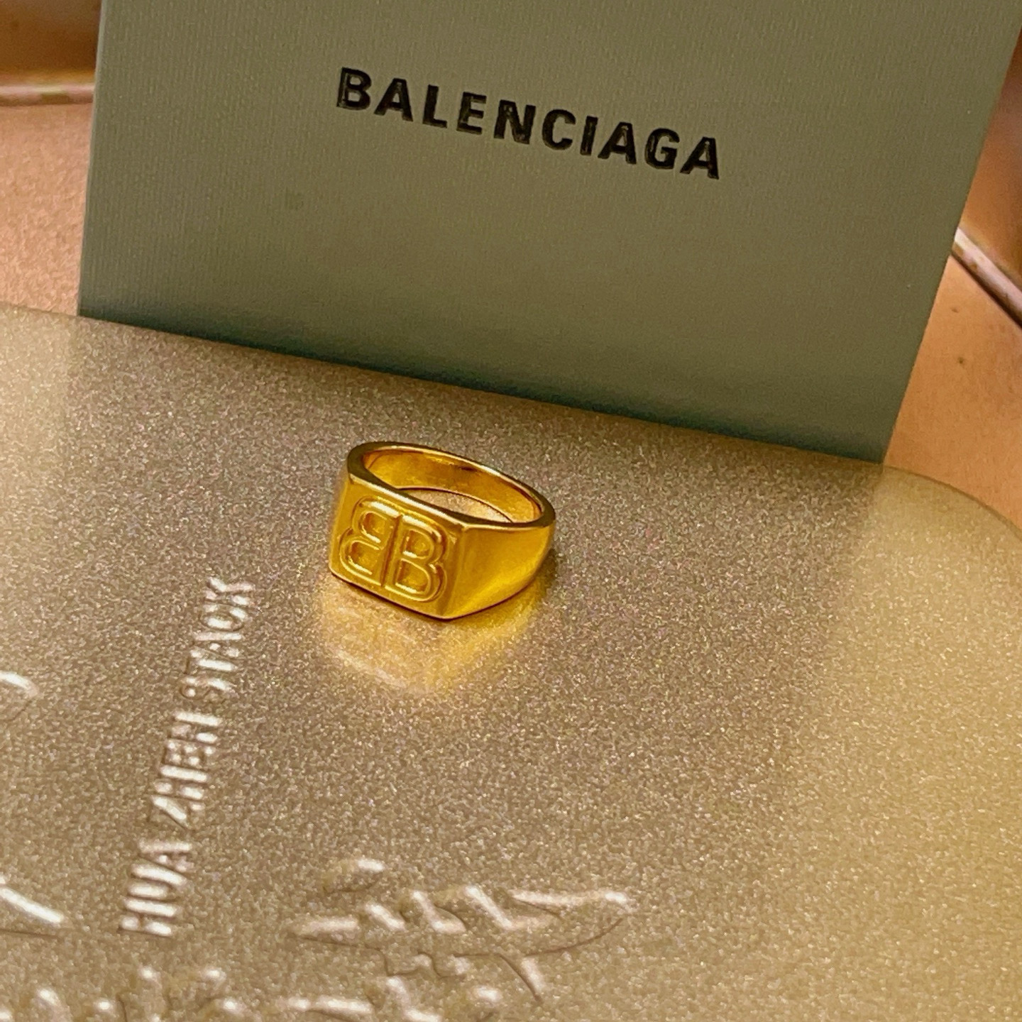 。 原单货🔹🔹新品 巴黎世家戒指 Balenciaga戒指🔹专柜一致巴黎世家戒指火爆款出货 设计独特 前