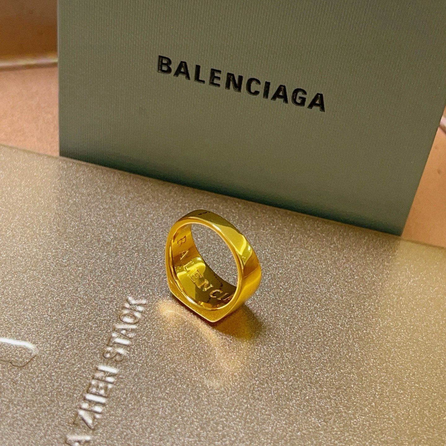 。 原单货🔹🔹新品 巴黎世家戒指 Balenciaga戒指🔹专柜一致巴黎世家戒指火爆款出货 设计独特 前