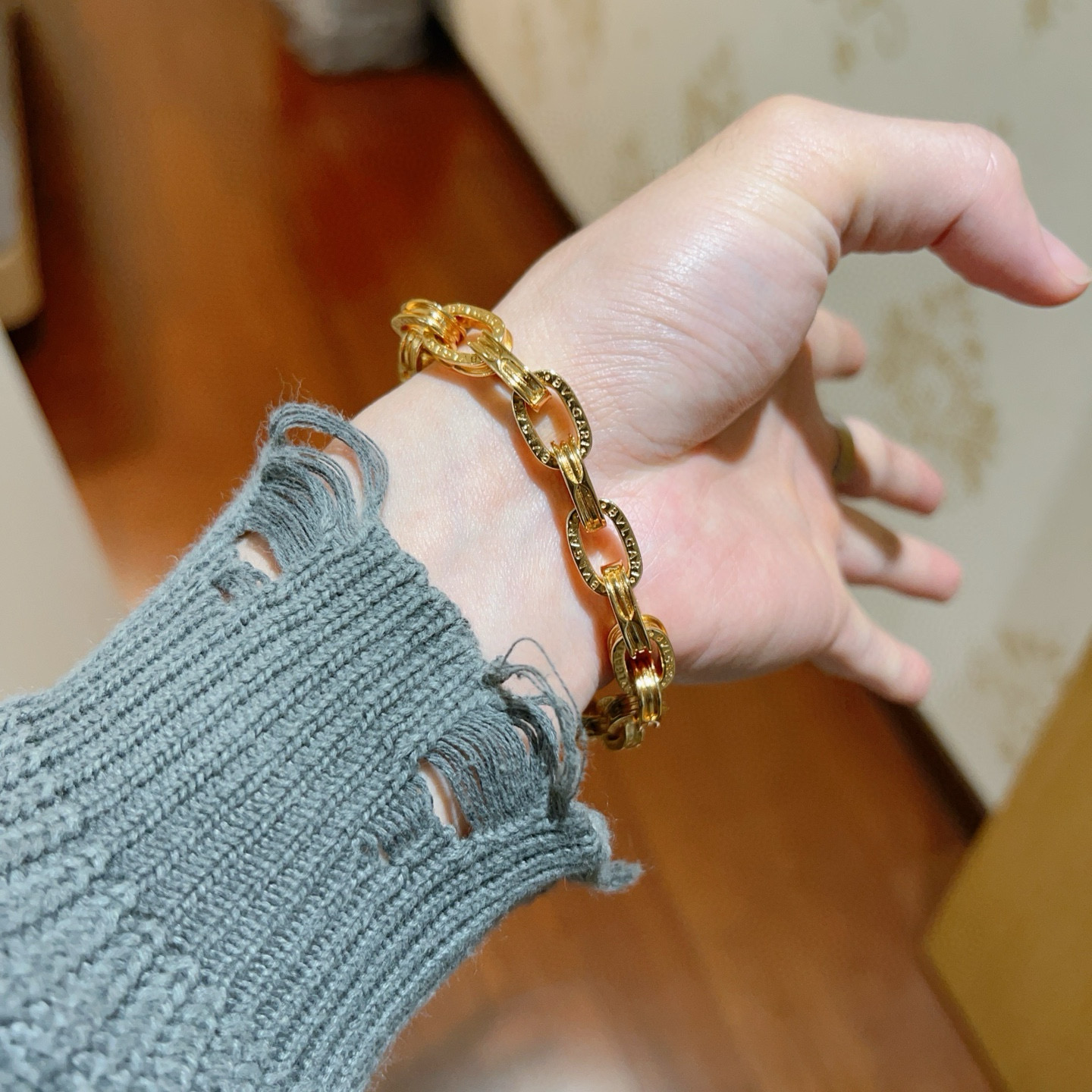 。宝格丽手链V金材质 BVLGARI宝格丽 DIVAS‘ DREAM 系列 品相完美，细节无敌，那种独特