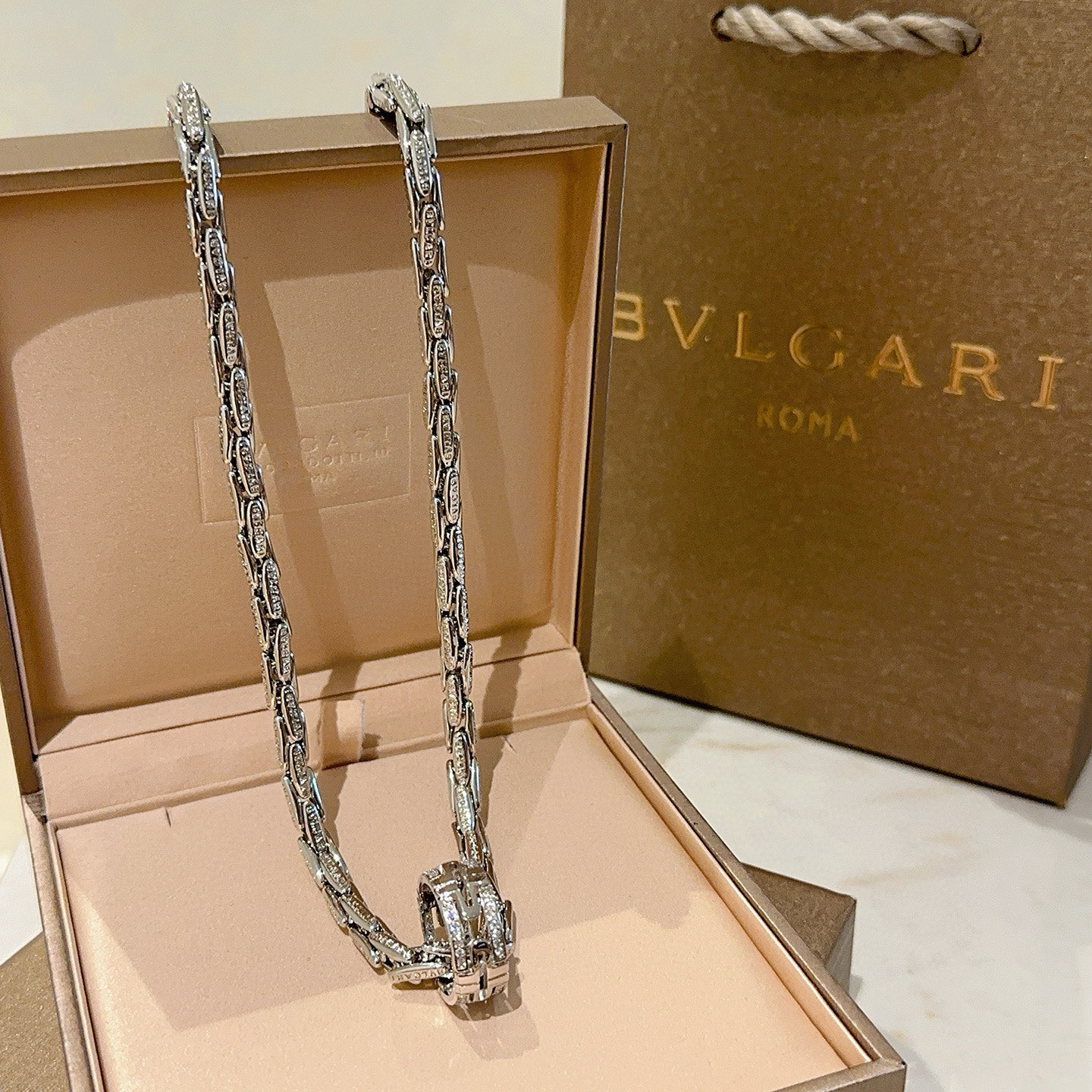  宝格丽项链V金材质 BVLGARI宝格丽 DIVAS‘ DREAM 系列 品相完美，细节无敌，那种独特